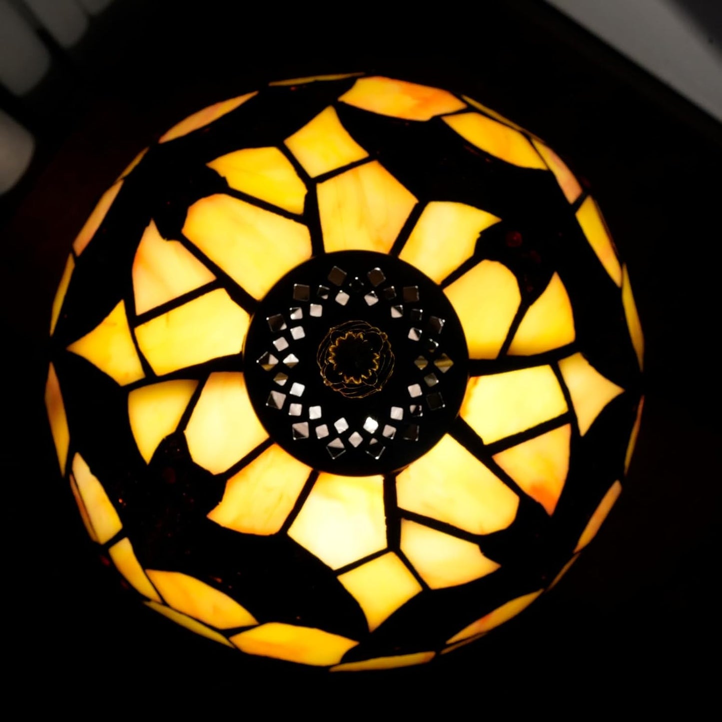 Tiffany Black Bat Stained Glass Table Lamp Handmade Bedside Table Night Unique Cute Accent Nightstand Light Antique Art Craft Gifts Lamp for Home Office Dormitory Bar Decorate