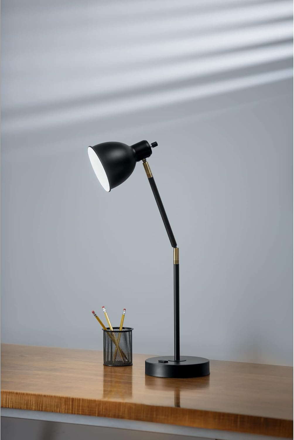 Catalina Lighting 20092-001 Modern Adjustable Desk Light with Power Outlet, Classic Table Lamp for Office, Dorm, or Bedroom, Reading Light Nightstand Lamp, Bulb NOT Included, 20.75", Black