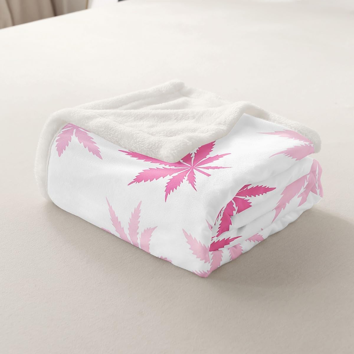 Girls Marijuana Weed Leaf Fleece Throw Blanket for Kids Women Cannabis Leaves Sherpa Blanket Marijuana Leaf Botanical Plush Blanket Pink White Decor Fuzzy Blanket for Sofa Bed Couch,Twin 60x80 Inches