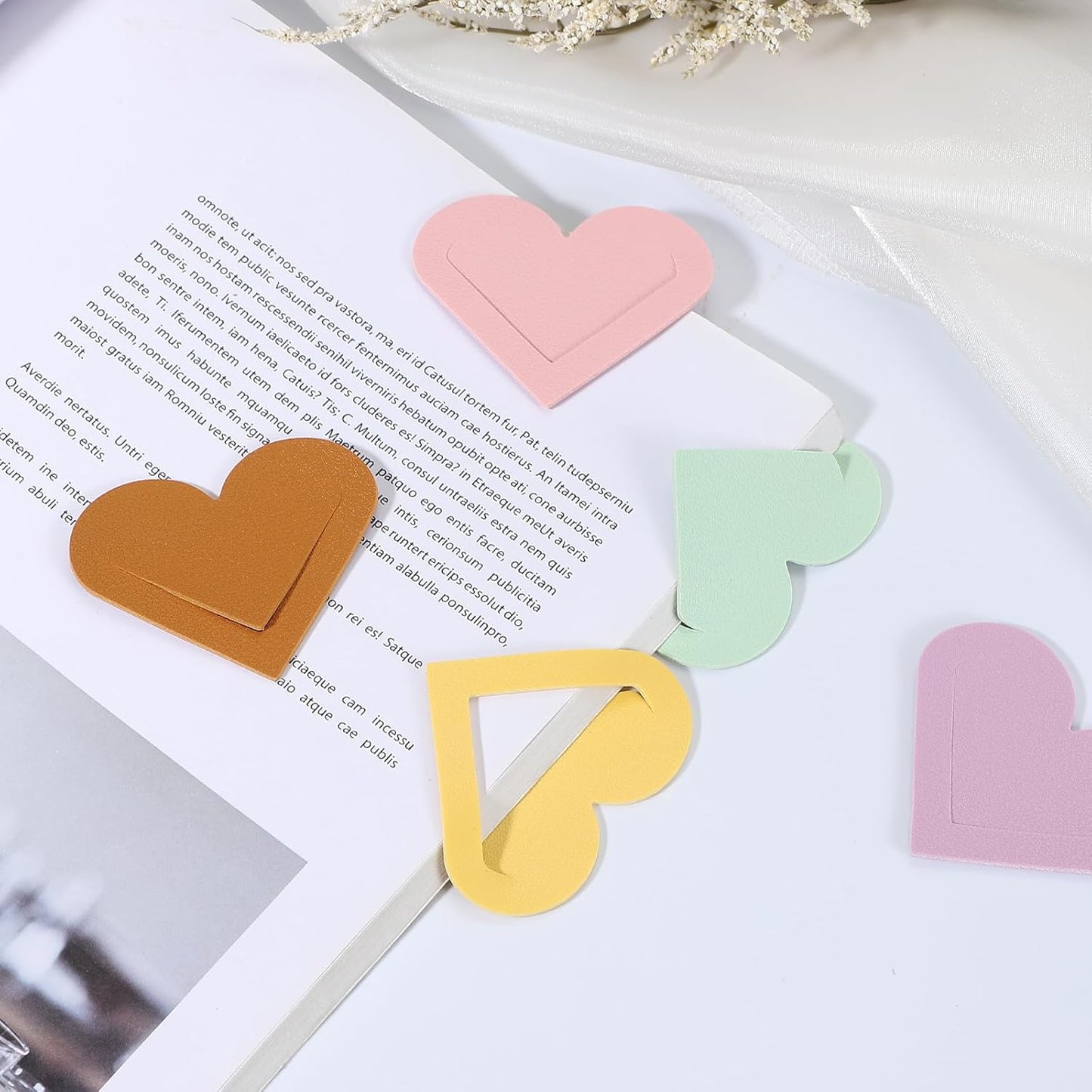 PATIKIL Leather Heart Bookmarks, 10Pcs Cute Corner Page Book Marks Bookmark Clips Book Accessories for Reading Lovers Women Men Teacher Gifts, White