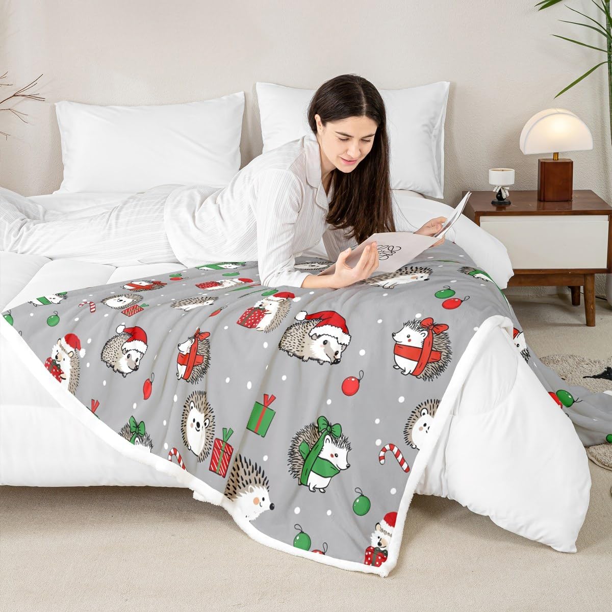 Feelyou Merry Christmas Hedgehog Plush Throw Xmas 3D Animals Fleece Throw Blanket Cute Christmas Animals Sherpa Blanket for Bed Sofa Couch Microfiber Grey Warm Fuzzy Cozy Room Decor Throw 50"x60"