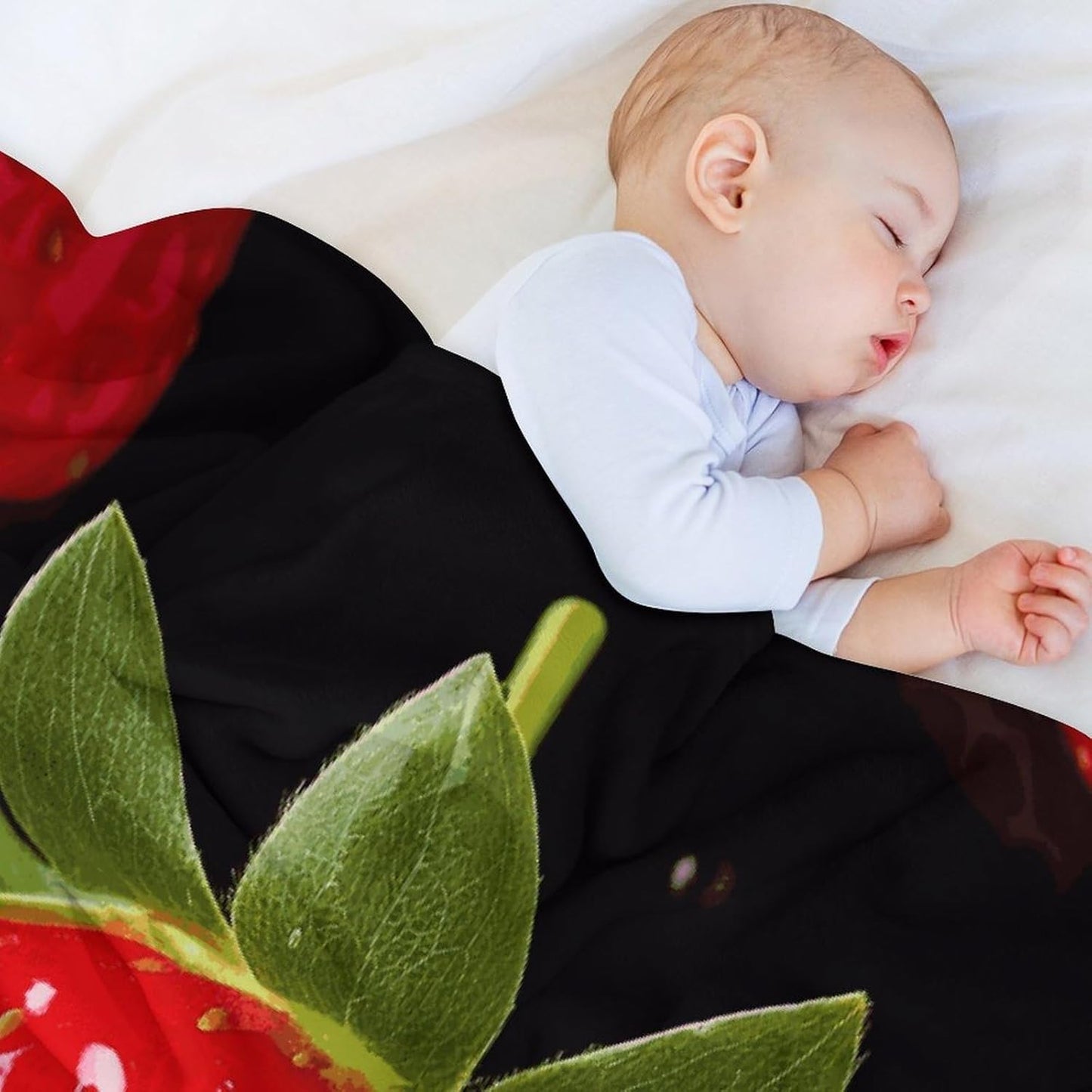 Strawberry Blanket Super Soft Lightweight Throw Blanket Cute Cozy Warm Bed Blanket Decorative Fuzzy Blanket All-Season Home Decor Gift for Sofa Couch Living Room 30"*40"(76 * 100cm)
