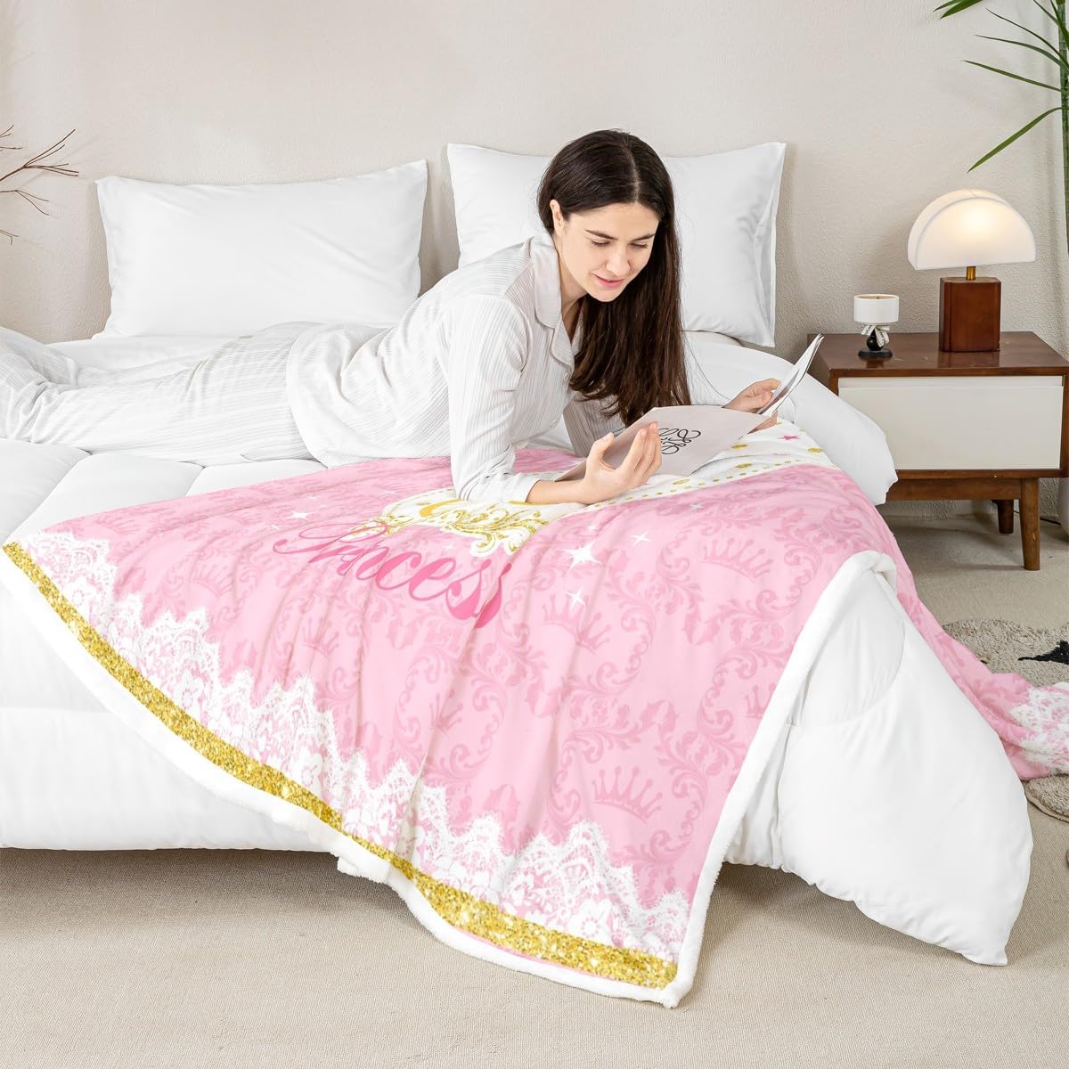 Princess Style Bed Blanket Pink Luxury Throw Blanket Lightweight Soft Cozy Luxury Carriage Fleece Blanket Cute Cartoon Flannel Blanket for Sofa Bedroom Office Travel All Season(Twin 60"x80")