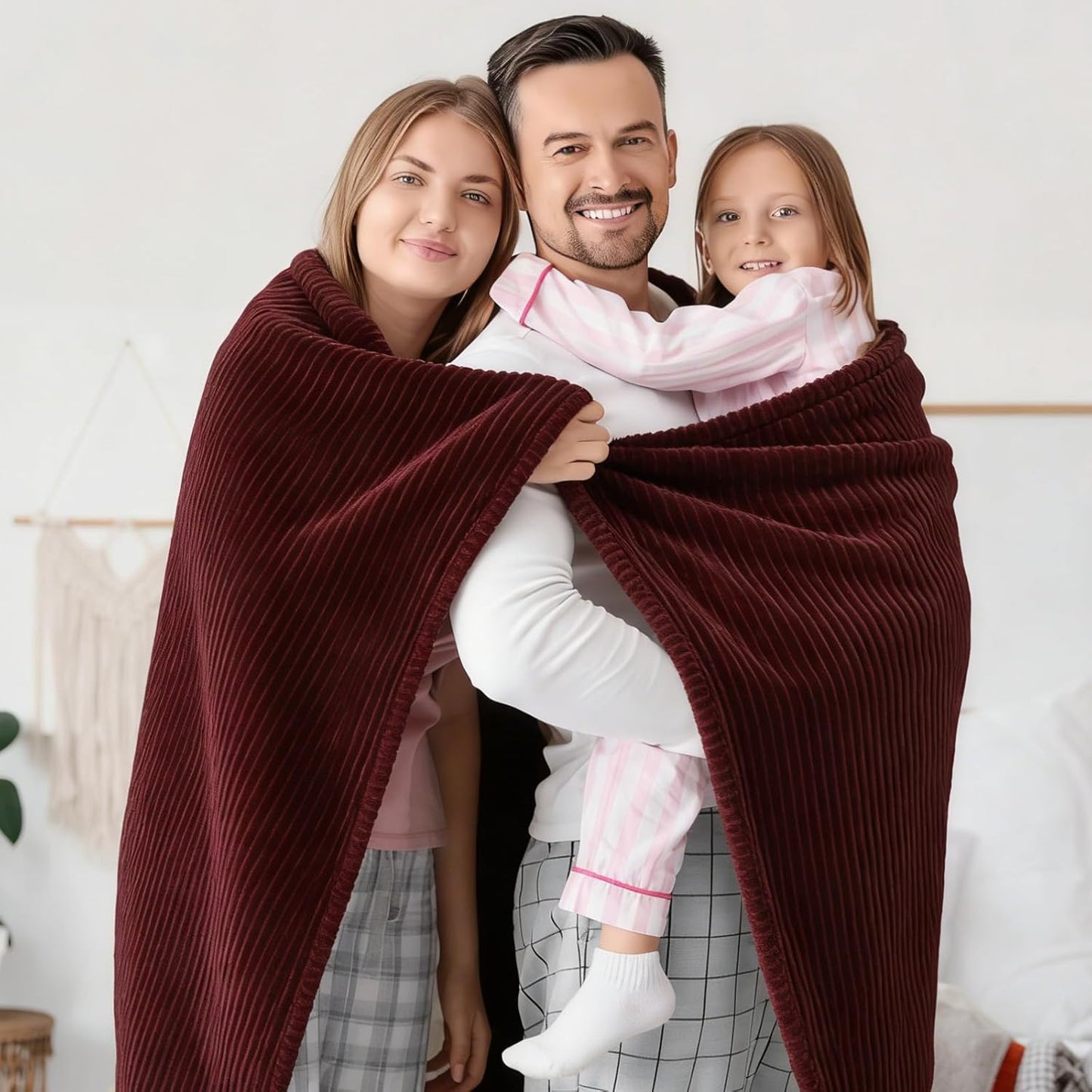 24 Pcs Burgundy Wedding Flannel Throw Blanket Bulk 50 x 60 Inch with to Have to Hold Card Striped Ribbed Soft Throw Blanket Lightweight Blankets for All Seasons Wedding Gifts Sofa Room(Burgundy)