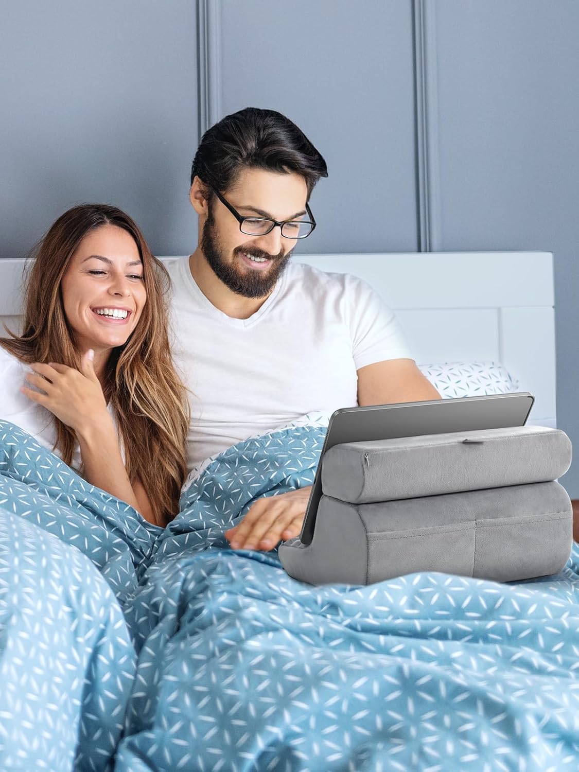 UGREEN Tablet Pillow Stand for Lap Soft Holder Bed with 3 Viewing Angles Adjustable Home Office Accessories Compatible with iPad Pro 13 12 11 10.5 Air Mini 5 4 3 2 Phone 16 15 14 E-Reader Grey