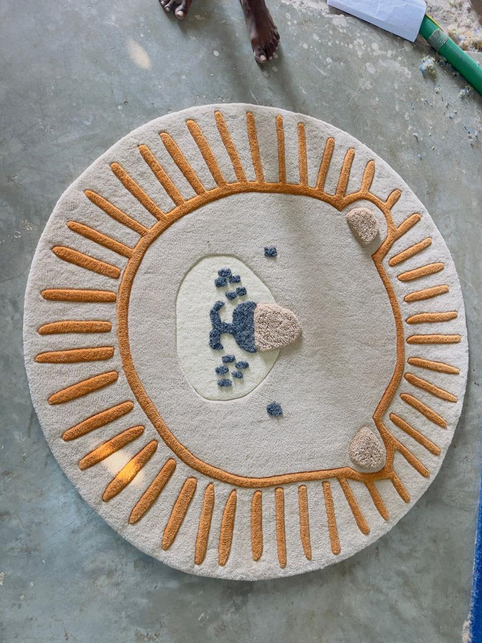 Round Sunburst Area Rug, Boho Sun Face Circle Carpet in Beige Orange, Soft Decorative Floor Rug for Nursery Kids Room Bedroom Living Room, Cute Modern Home Decor-(4X4 ft Round)