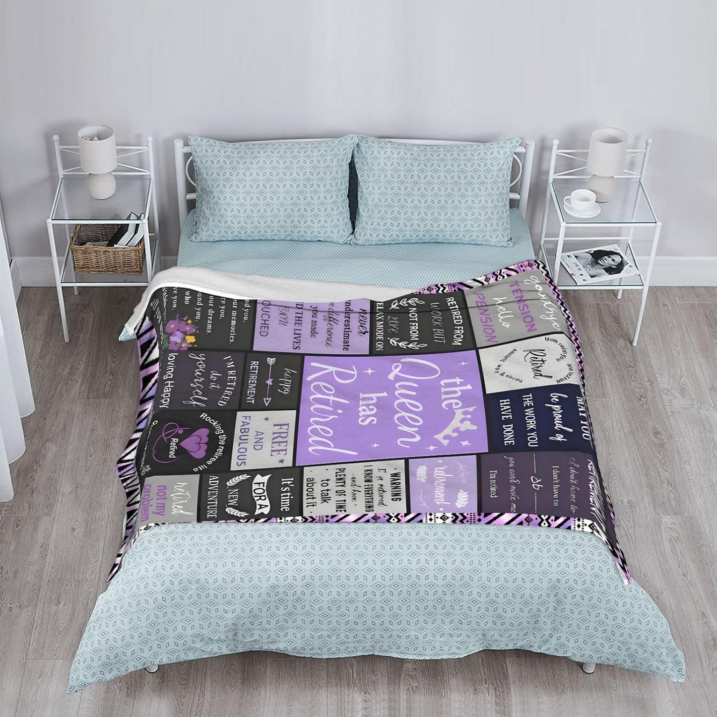 The Queenn Has Retireds Blanket – Soft Cozy Fleece Throw for Women, Retirement Gift for Mom, Wife, Teacher, Nurse, Friend, Coworker, Comfortable Warmth & Celebration Keepsake