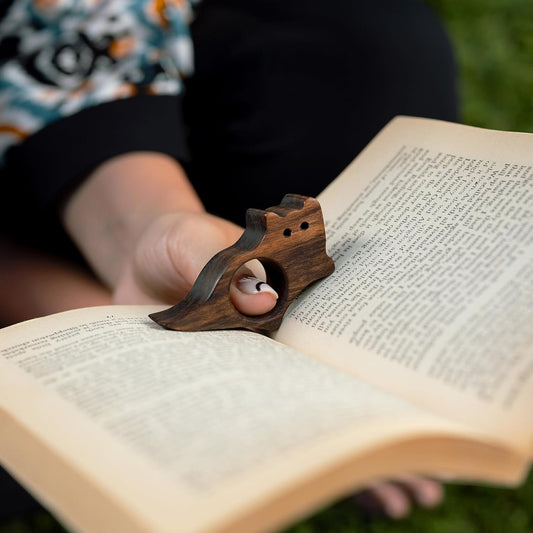 TILISMA Cat Book Page Holder – Handmade Natural Walnut Thumb Bookmark - Novel Reading Accessories Gifts for Readers, Book Lovers Gifts, Bookworm Gifts, Literary Gift - (Small - 0.78")