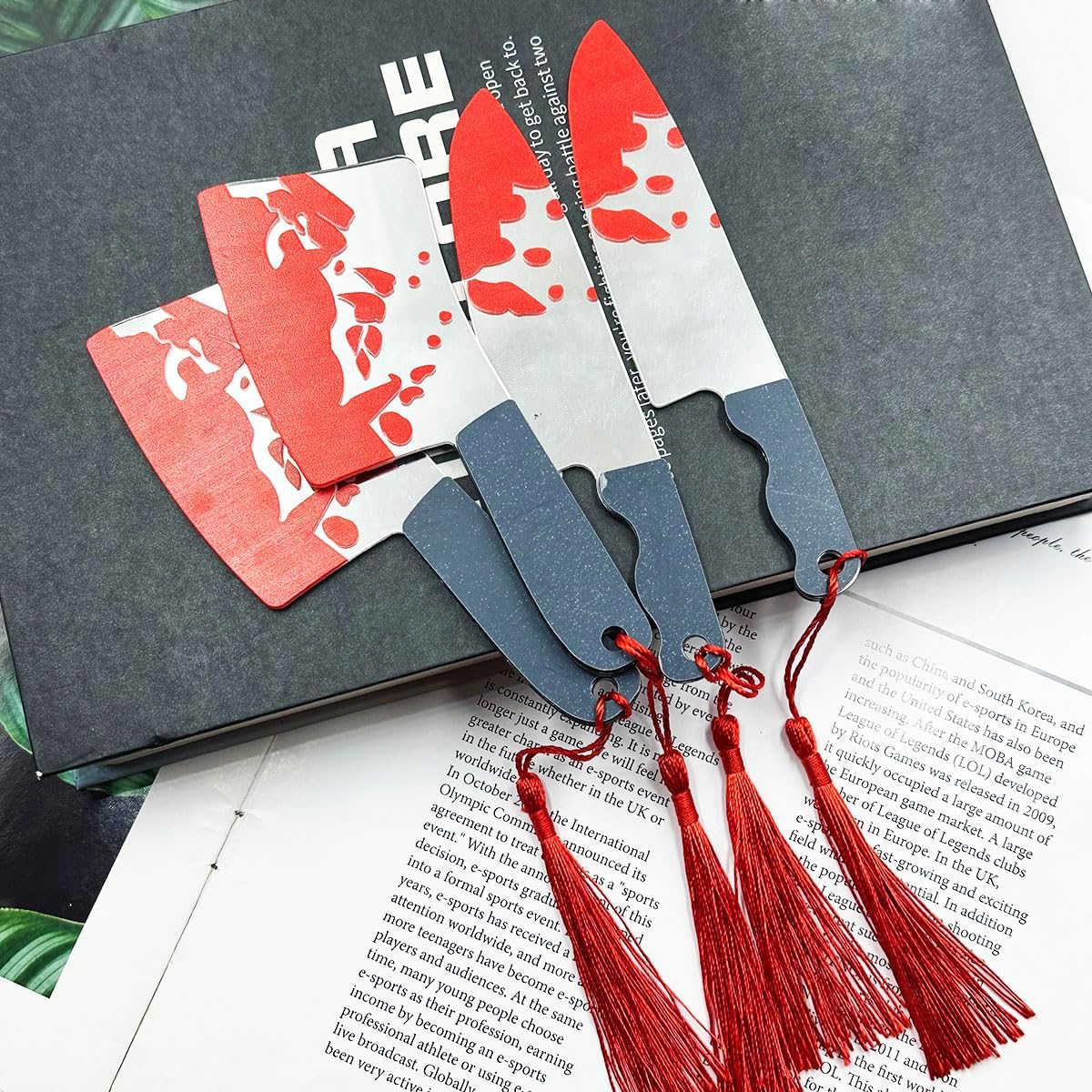 Halloween Bookmarks Set 4Pcs Horror Novelty Bookmark,Blood Splatter Knife Bookmarks,Acrylic Book Markers Red Tassels,Gothic Book Accessories for Halloween Gifts,Creepy Crime Book Lovers