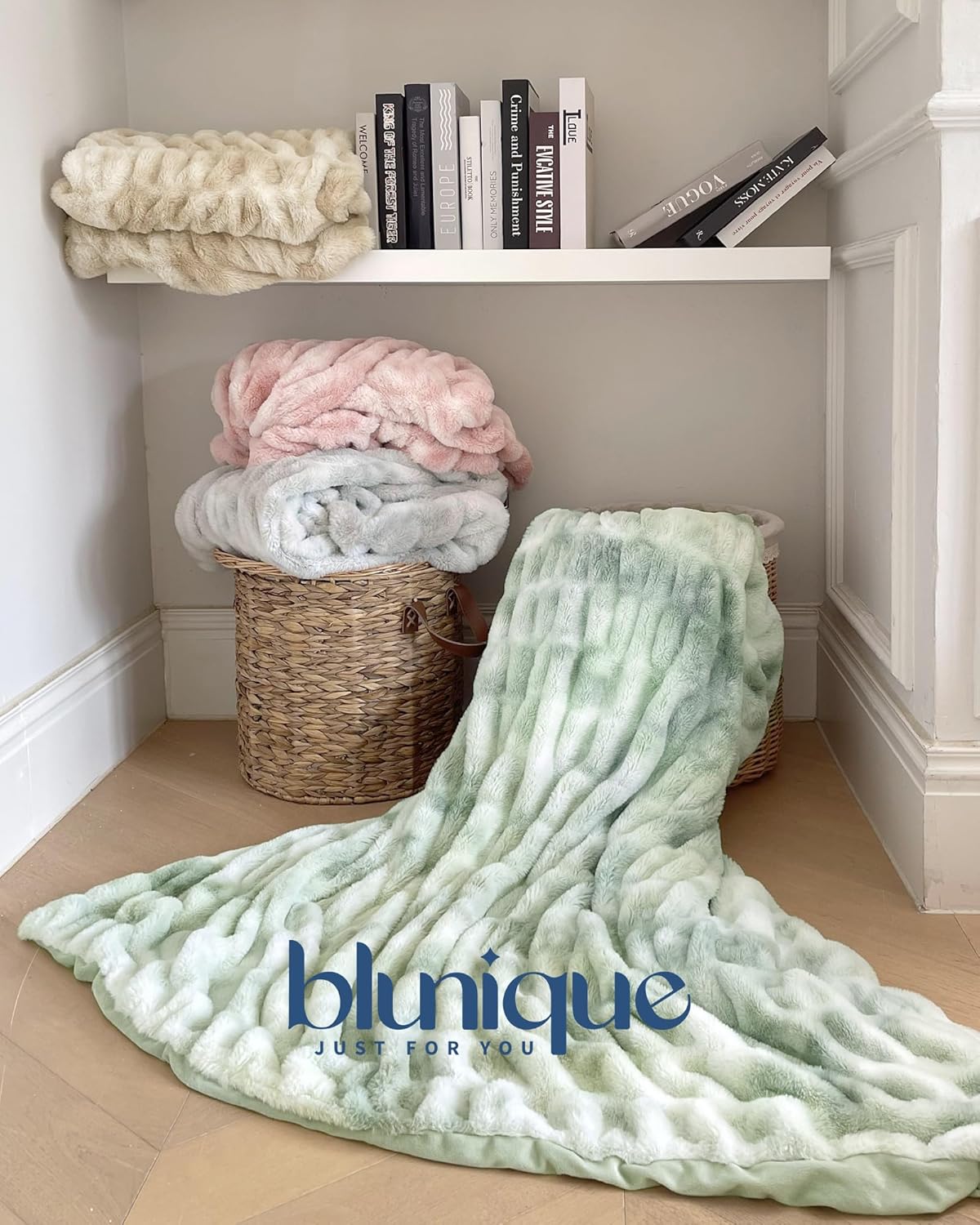 Ultra Soft Faux Rabbit Fur Throw Blanket, Cozy Fuzzy Blanket for Couch Bed, Plush Warm Decor, Luxury Thick Fluffy Blanket for Women,50x60 inches, Tie-Dyed in White and Gray