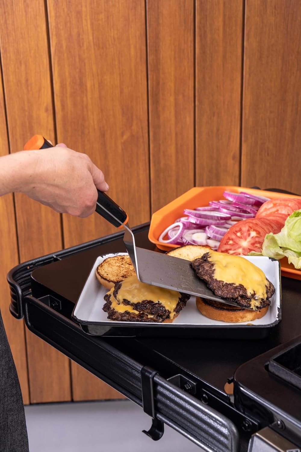 Traeger Grills Flat Top Burger Kit – XL Heavy-Duty Spatula & Cast Iron Burger Press for Smash Burgers, Perfect Sear & Griddle Cooking