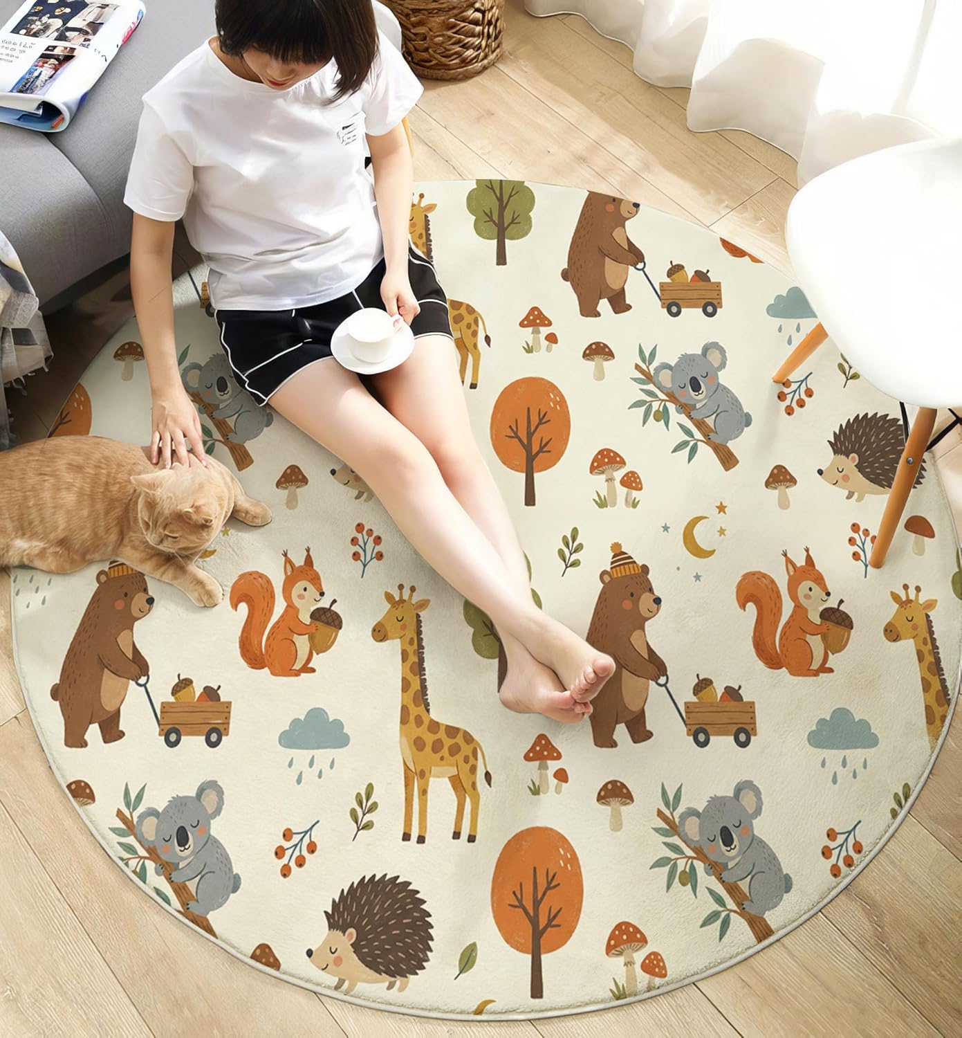 Cute Hedgehog Giraffe Round Rugs 2Ft, Forest Animals Round Living Room Area Rug, Washable Large Soft Circle Rug for Bedroom, Non Slip Ultra Thin Floor Carpet for Dining Room, Beige