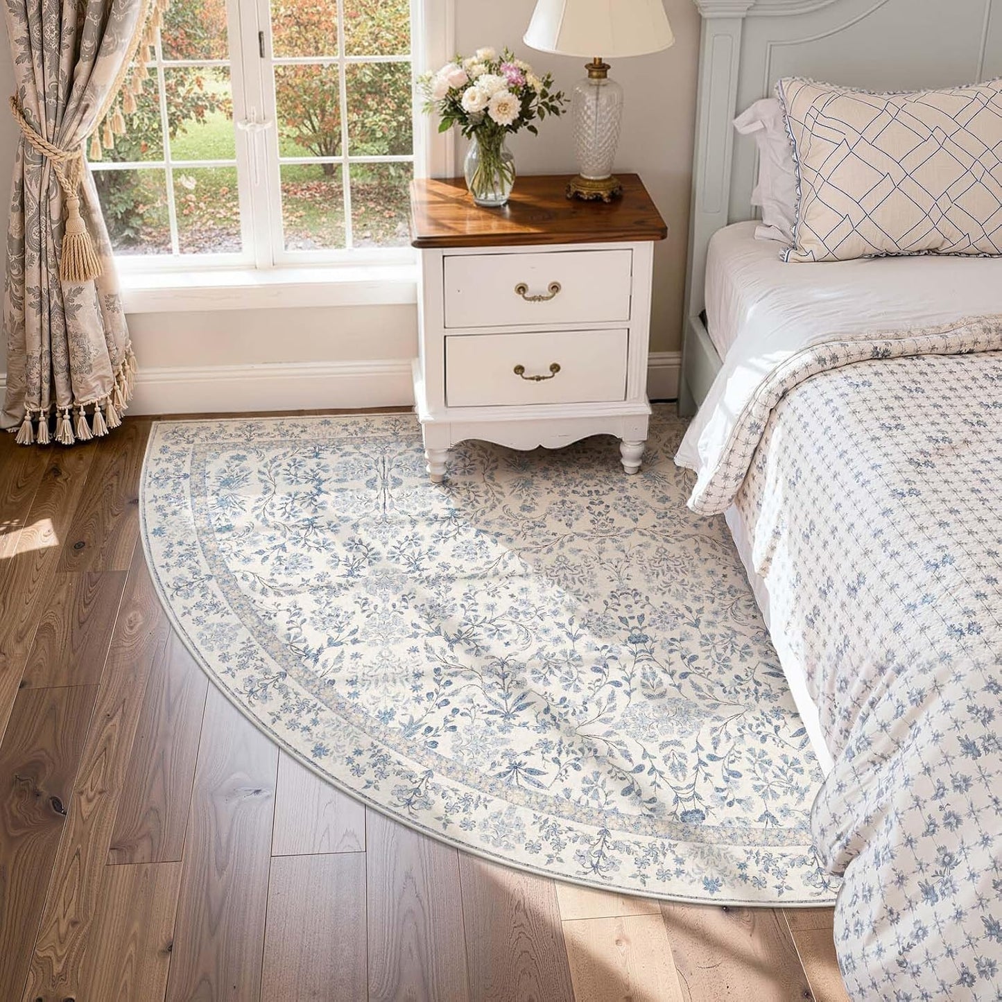 jinchan Zenith Corner Rug 5x5 Area Rug Floral Soft Aesthetic Rug Non-Slip Low Pile Machine Washable Carpet for Entryway Bedroom Kids Room Kitchen College Dorm Blue/Cream