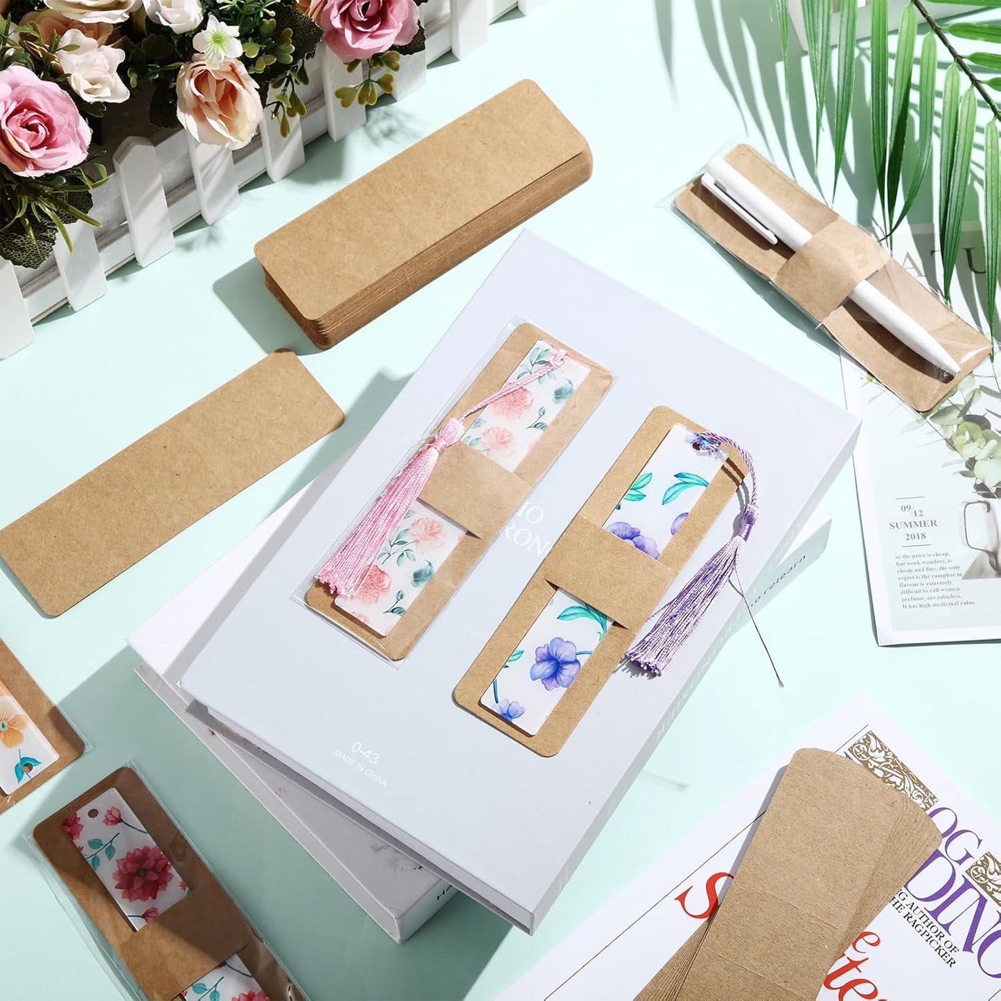 Honoson 100 Set Bookmark Holders Gift Set Kraft Paper Bookmark Sleeves Transparent Self Adhesive Bag DIY Blank Cover Display Cards for Wrapping Small Business Supplies Reading Party Favor
