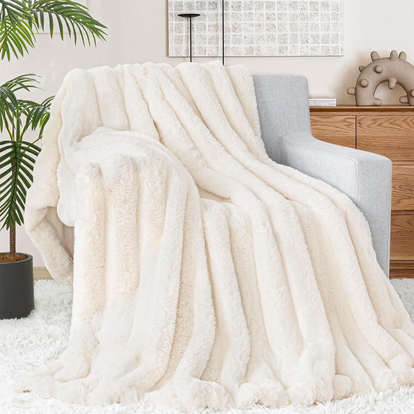 Touchat Luxury Faux Rabbit Fur Throw Blanket Twin Size for Couch,Super Heavy Warm Cozy Blanket for Sofa Bedroom Living Room,Ultra Soft Fluffy Reversible Plush Blanket for Home Decor Gifts,Cream White