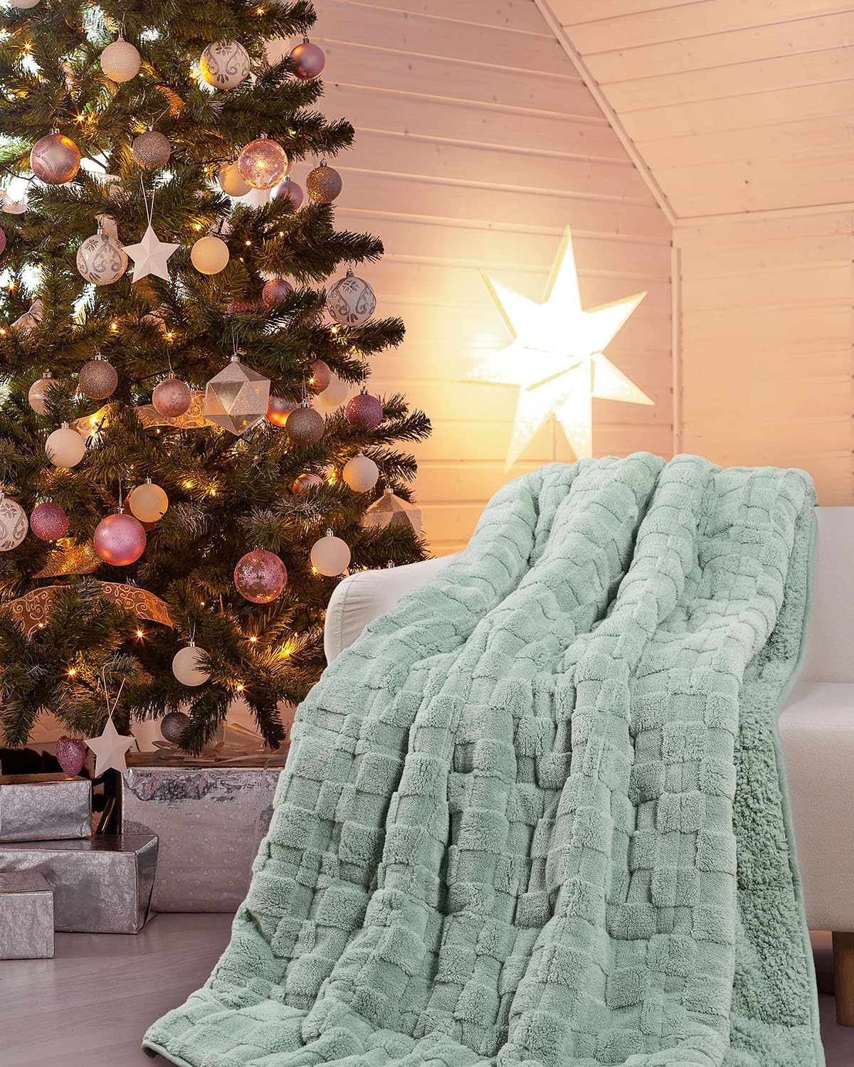 Drewin 15lbs Weighted Blanket Queen Size, Classy Soft Jacquard Checkered Sherpa Weighted Blankets for Sleep Natural and Calming, Cozy Fluffy Heavy Blanket for Sofa Bed, 60 x 80 inches, Sage Green