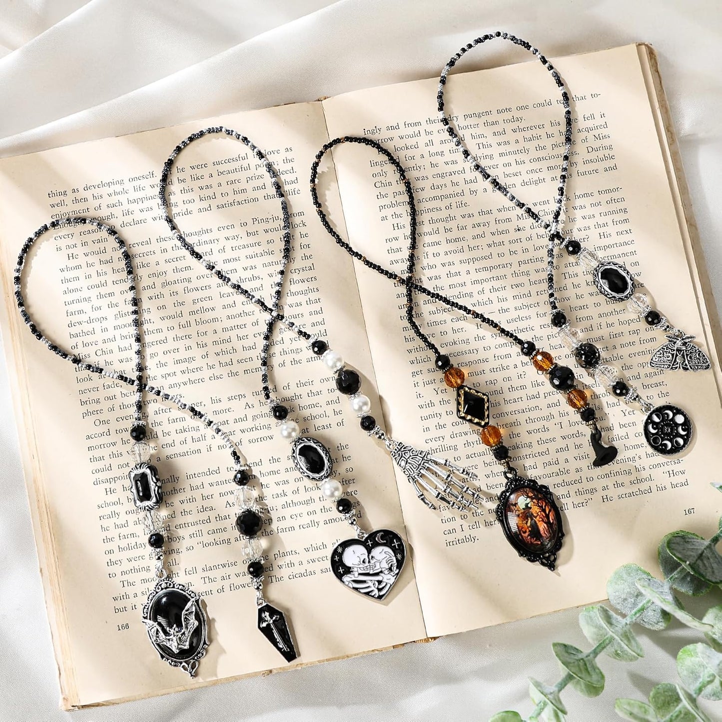 Gothic Moth Bookmark Gifts - Black Halloween Beaded Bookmarks for Women Men Book Lovers Moon Crystal Bead Chain Page Marks School Office Home Reading Accessories Bookish Gift for Birthday