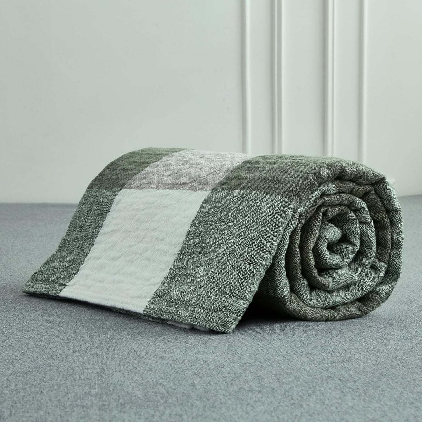 Throw Blankets Flannel Blanket with Checkerboard Grid Pattern Soft Throw Blanket for Couch, Bed, Sofa Luxurious Warm and Cozy for All Seasons (Grey, 80"x90")