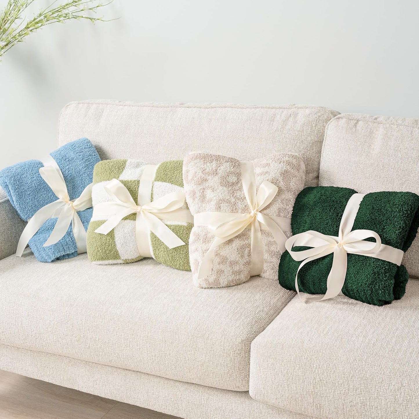 PAVILIA Super Soft Throw Blanket for Couch, Fluffy Cozy Lightweight Emerald Green Blanket, Fuzzy Warm Knit Blanket for Bed Sofa, Forest Green, 50x60