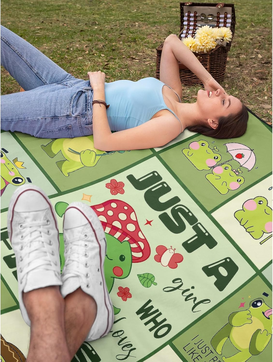 Frog Throw Blanket is Super Soft and Warm,The Lightweight Flannel Blanket is for All-Season Use,A Great Choice for Gifts 80"x60"for Adult