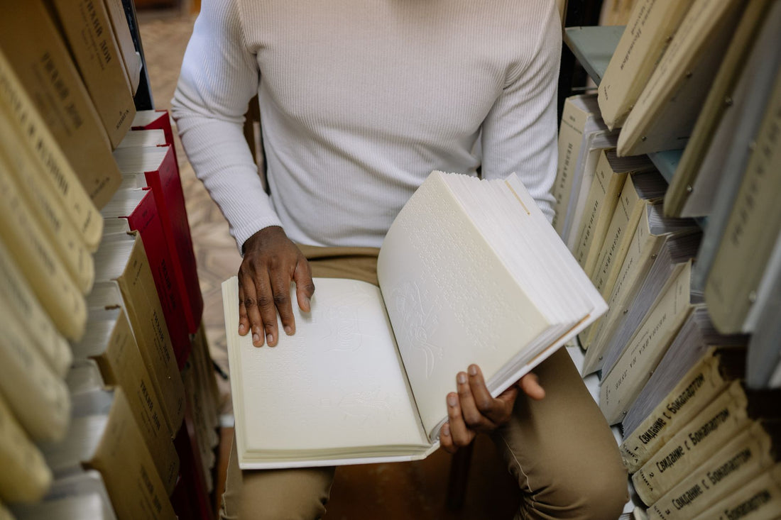 Right Book Stand for Hands-Free Reading: Your Cozy Nook Guide