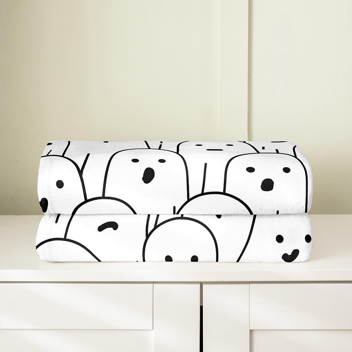 Cute Ghost Fleece Throw Blanket Soft Cozy Black and White Flannel Blanket for Kids Women Adults Halloween Theme Plush Blanket Cartoon Ghost Fuzzy Blanket for Sofa Bed Couch(60x80 Inches)