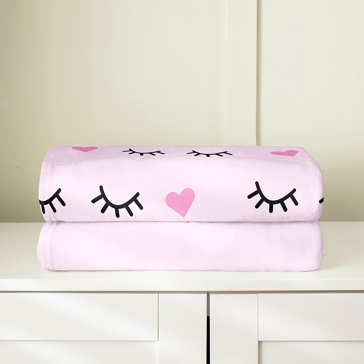 Manfei Eyelash Kids Flannel Blanket Hearts Crown Print Throw Blanket for Girls Princess Room Decor, Fashion Pink Blanket for Bed Couch Sofa, Soft and Breathable Cozy Blanket(40 x 50 Inches)
