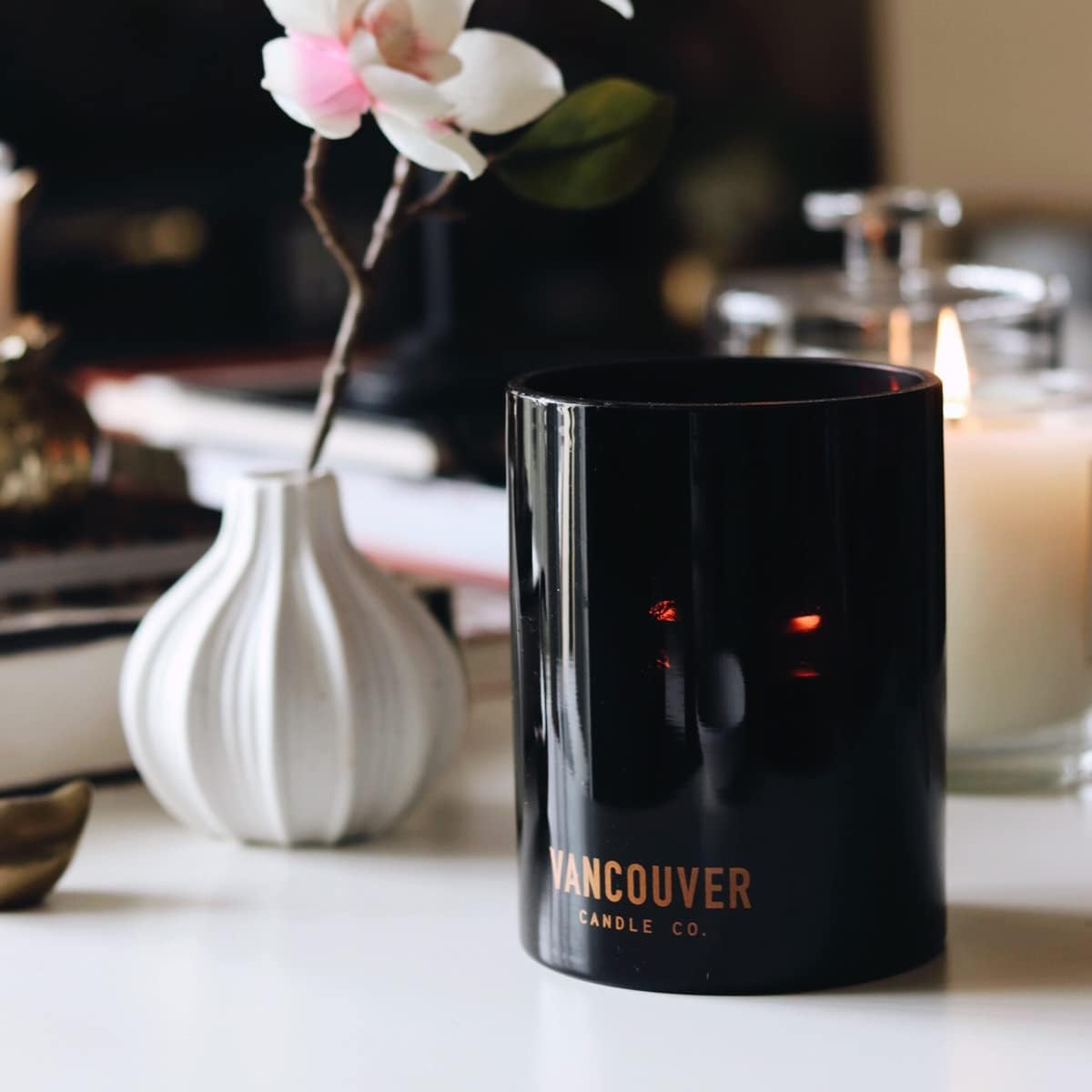 Vancouver Candle Co. Novo Discovery Candle – Non-Toxic Soy Wax Aromatherapy Candle – Handmade with Natural Essential Oil – Strong Scented, Long Lasting 10 Ounce Jar Candle with Gift Box