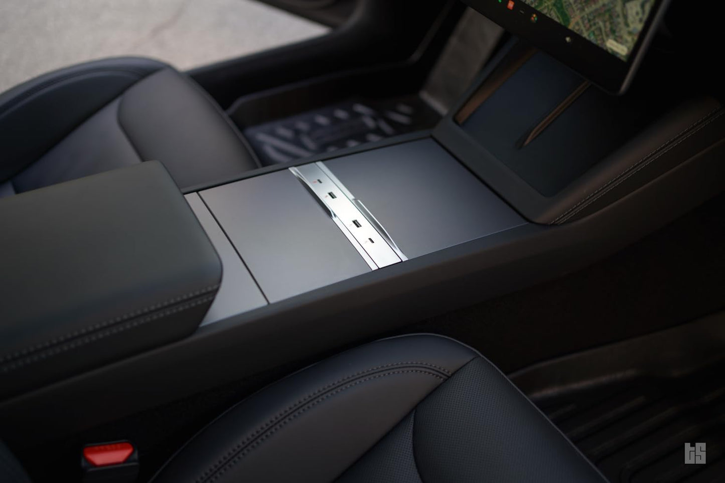 Tesloid.com USB Inline Bar for Tesla Model 3 (2025 and Newer) and Model Y (2026 and Newer) - Expand Connectivity & Charge Multiple Devices