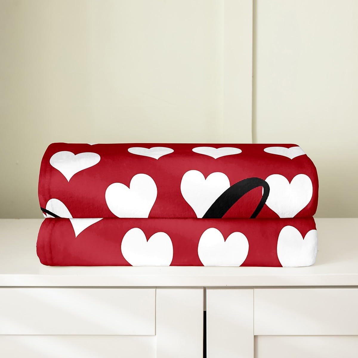 Love Heart Throw Blanket Queen Girls Red and White Fleece Blanket for Bed Couch Valentine's Day Women Kawaii Heart Pattern Flannel Blanket Cute Love Geometric Fuzzy Blanket Soft Warm Plush Blanket