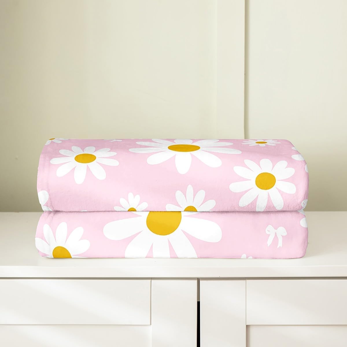 Feelyou Pink Daisy Plush Throw Blanket Daisy Flannel Blanket Throw 50"x60" Floral Printed All Season Botanical for Couch Bed Sofa Bedroom Decor