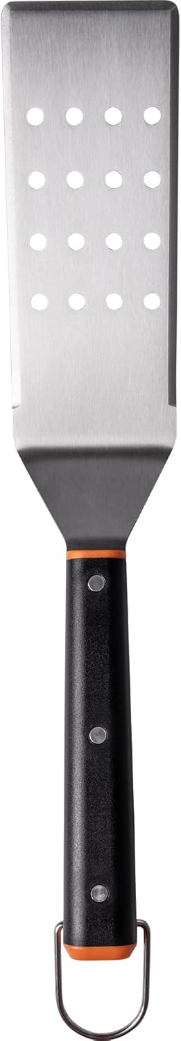 Traeger Grills Flat Top Grill Essentials Kit – 2 Spatulas, Scraper & Squeeze Bottle | Complete Griddle Tool Set for Smash Burgers, Frying & More