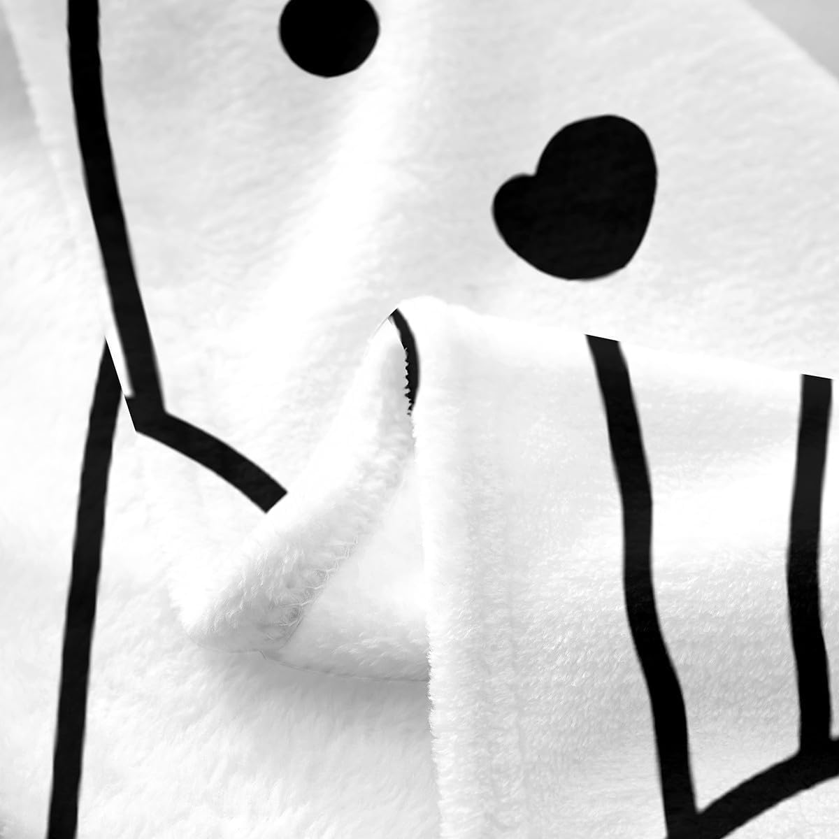 Cute Ghost Fleece Throw Blanket Soft Cozy Black and White Flannel Blanket for Kids Women Adults Halloween Theme Plush Blanket Cartoon Ghost Fuzzy Blanket for Sofa Bed Couch(60x80 Inches)