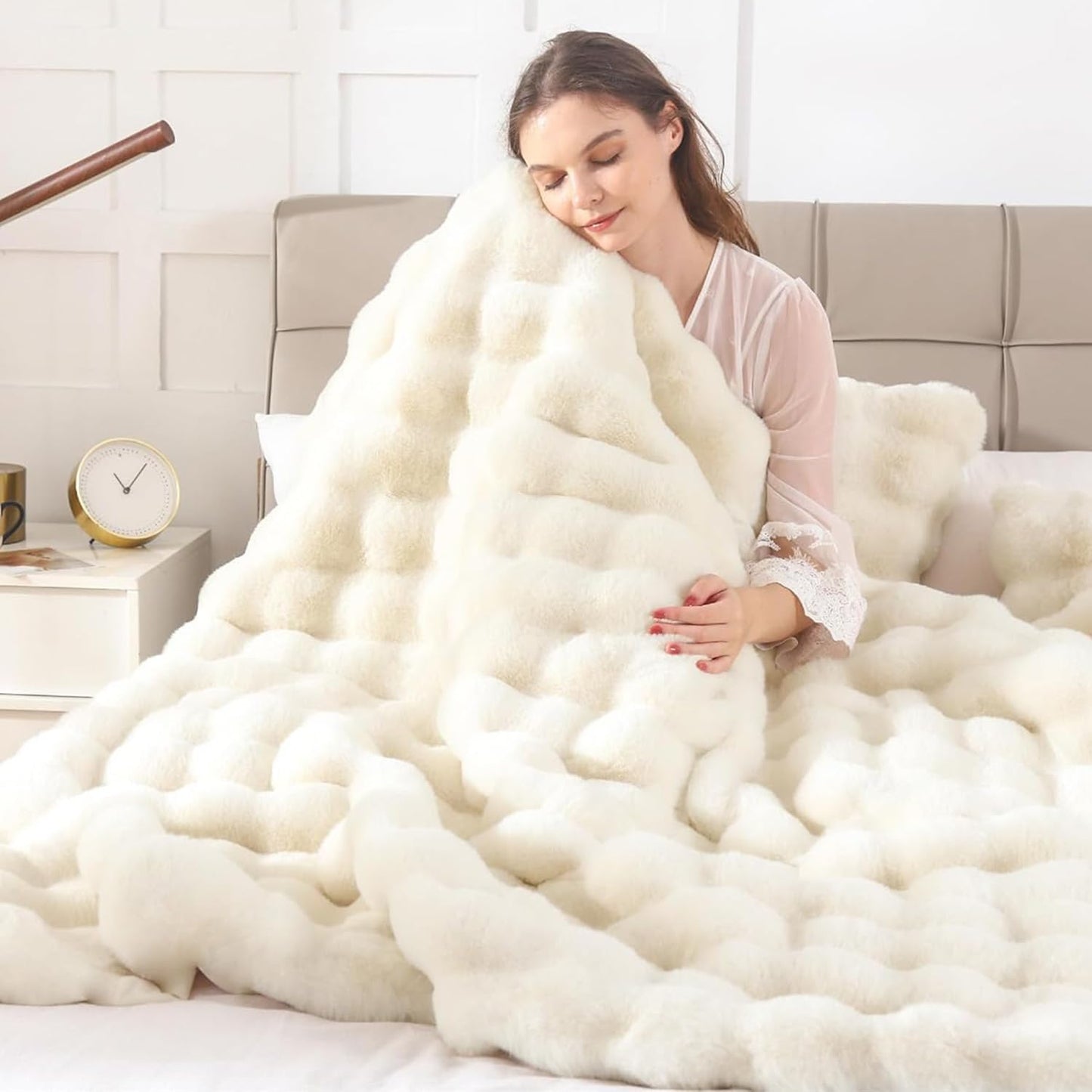 Luxury Faux Fur Throw Blanket, 50"x60" Fluffy Bubble Blanket, 1000GSM Ultra Soft Reversible Rabbit Fur Blanket for Couch Sofa, Cream White