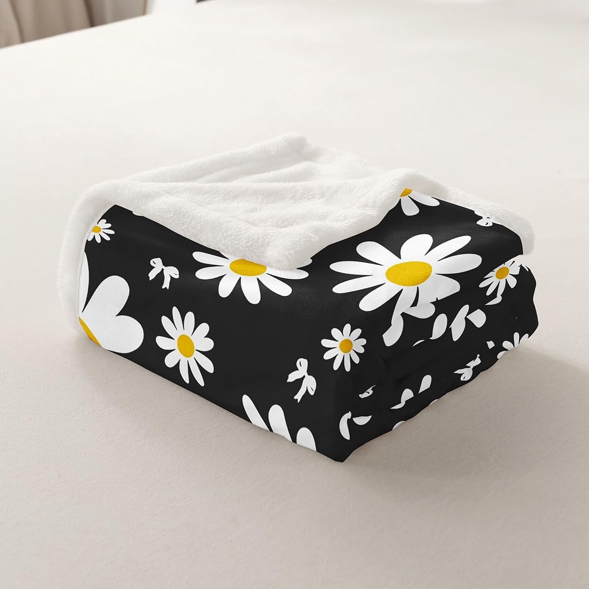Feelyou Black Daisy Sherpa Blanket Plush Fuzzy Daisy Fleece Throw Blanket Boys Girls Floral Printed for Bed Couch Chair Living Room Botanical Bedroom Decor Throw 50"x60"