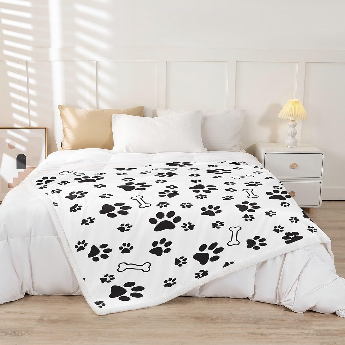 Castle Fairy Dog Paw Print Fleece Throw Blanket Super Soft Cozy Puppy Bone Sherpa Blanket for Kids Women Adults Black White Plush Blanket Dog Footprints Fuzzy Blanket for Sofa Bed Couch(30x40 Inches)