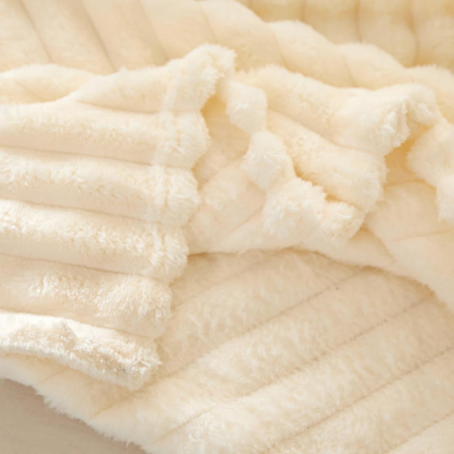 Plush 3D Stripe Fleece Throw Blanket for Couch, Ultra Soft & Warm All-Season Comfort, Lightweight Cozy Throws for Sofa Bed Dorm, for Women Girls (Off White, Twin（60 * 80in）)