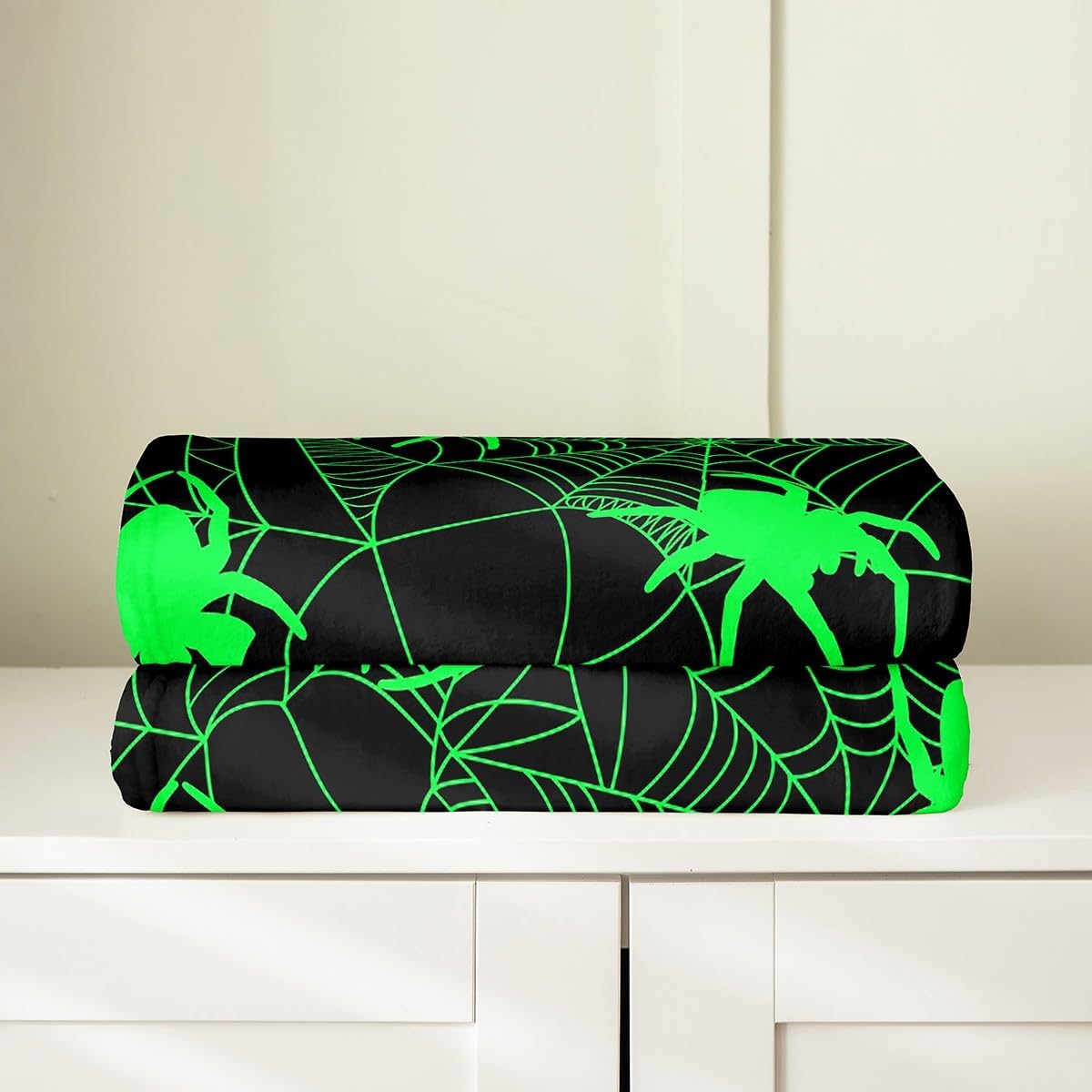 Feelyou Halloween Themed Spider Web Plush Throw Blanket, Fluorescent Green All Season,Blanket for Sofa Couch Decorative Scary Spider Flannel Fleece Blanket Spider Animal Bedroom Queen 90"x90"