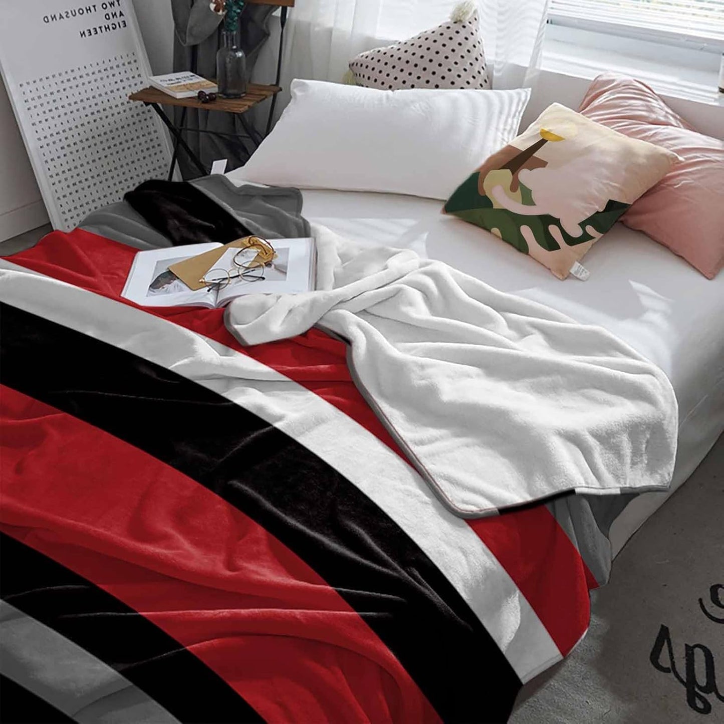 Red Black Stripes Throw Blanket, Geometric Striped Super Soft Warm Flannel Blankets for Bed Couch Sofa Lightweight Fluffy Plush Absract Bed Throws 50x60 Inch