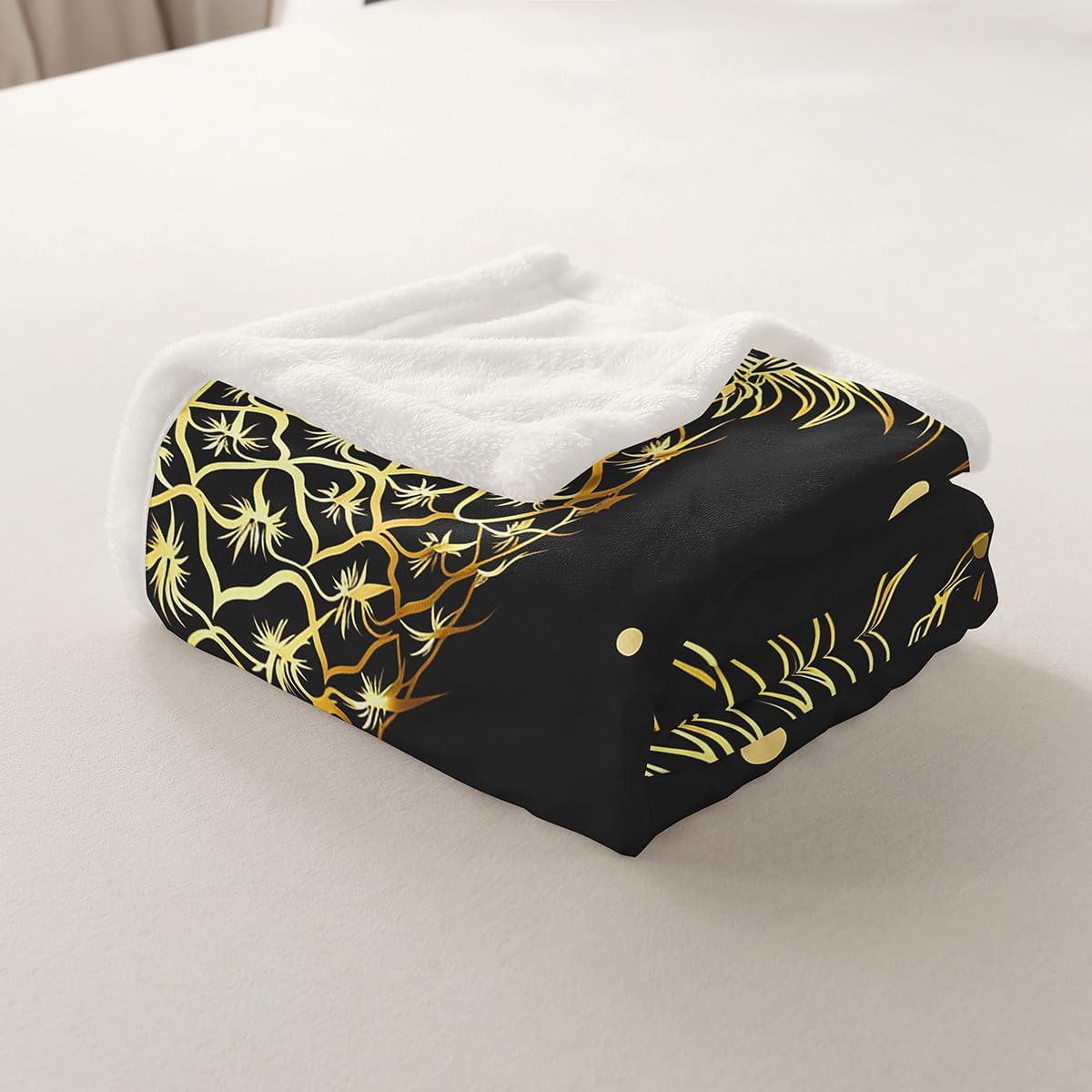 Feelyou Pineapple Fleece Throw Blanket Black Gold Pineapple Printed Sherpa Blanket for Kids Boys Girls Polka Dot Decoration Luxury for Sofa Bed Couch Twin 60x80 Inch