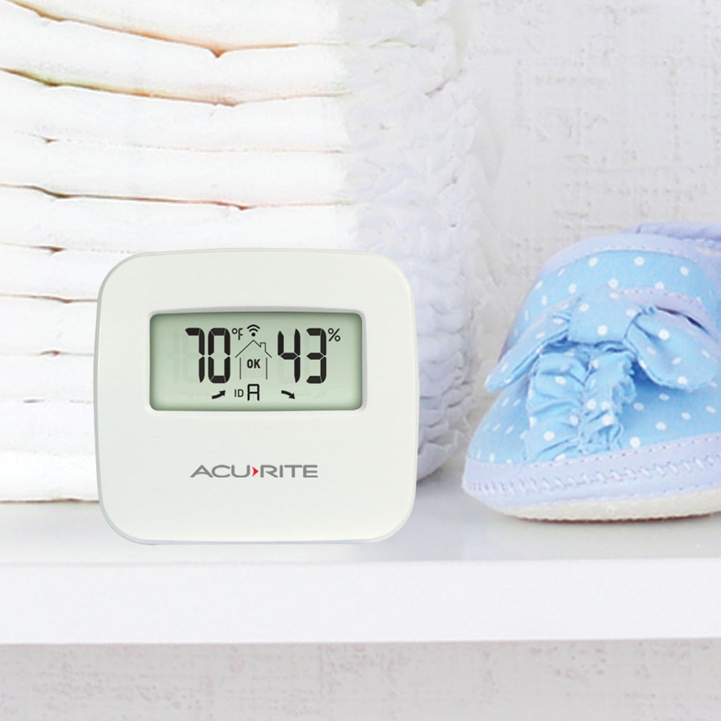AcuRite 01096M Temperature & Humidity Station with 3 Indoor/Outdoor Sensors