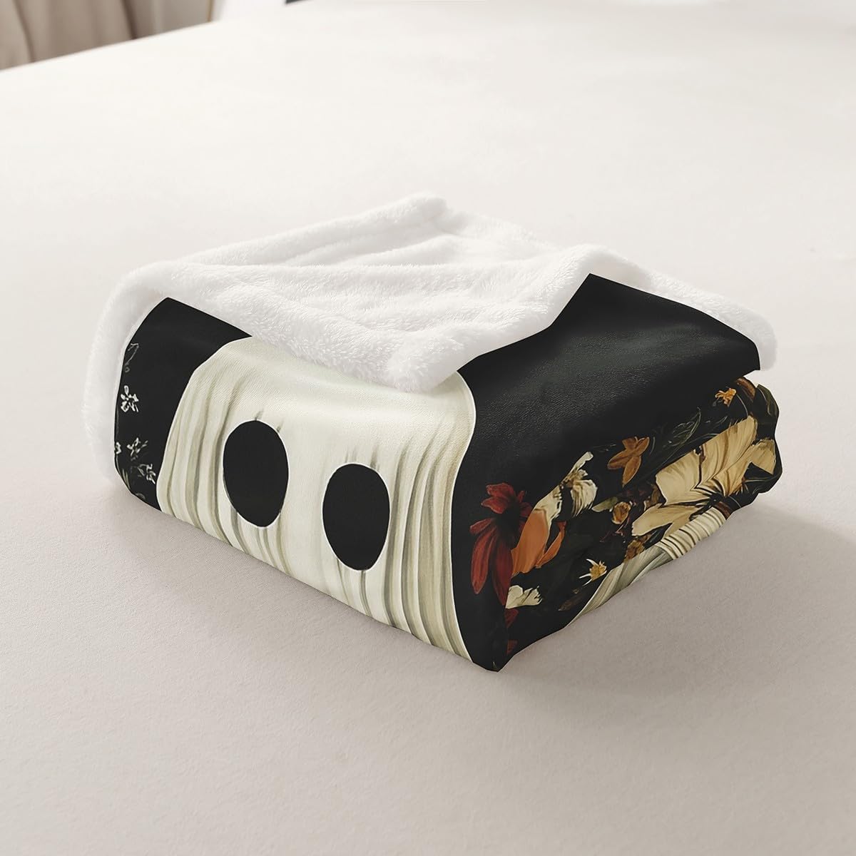 Manfei Halloween Throw Blanket Cute Ghost Reading Theme Fleece Blanket, Wildflower Leaves Print Cozy Throws for Bed Couch Sofa, Kids Girls Room Decor, Soft and Breathable(90 x 90 Inches)
