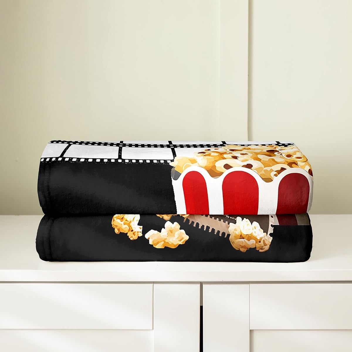Movie Theater Fleece Blanket Retro Popcorn Clapper Throw Blanket for Couch Bed Film Decor Cinema Snack Pop Corn Fuzzy Blanket Vintage Style Plush Bed Blanket, 40"x50" for Home Bedroom Sofa Bed