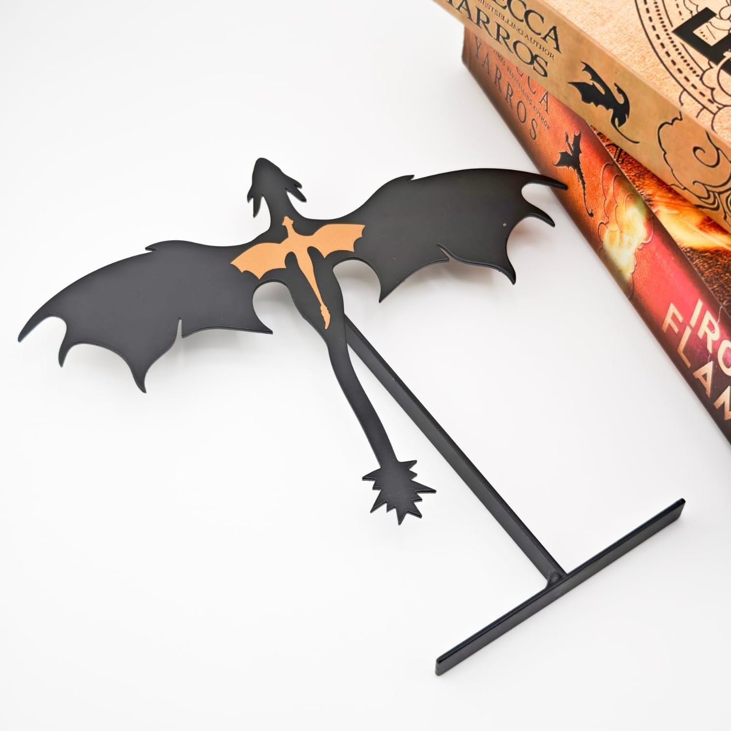 Metal Fantasy Dragon Shelf Decor – 4th Wing Dragon Silhouette Bookend Ornament for Fantasy Readers and Book Lovers, 6.7" Wide Standing Bookshelf Decoration