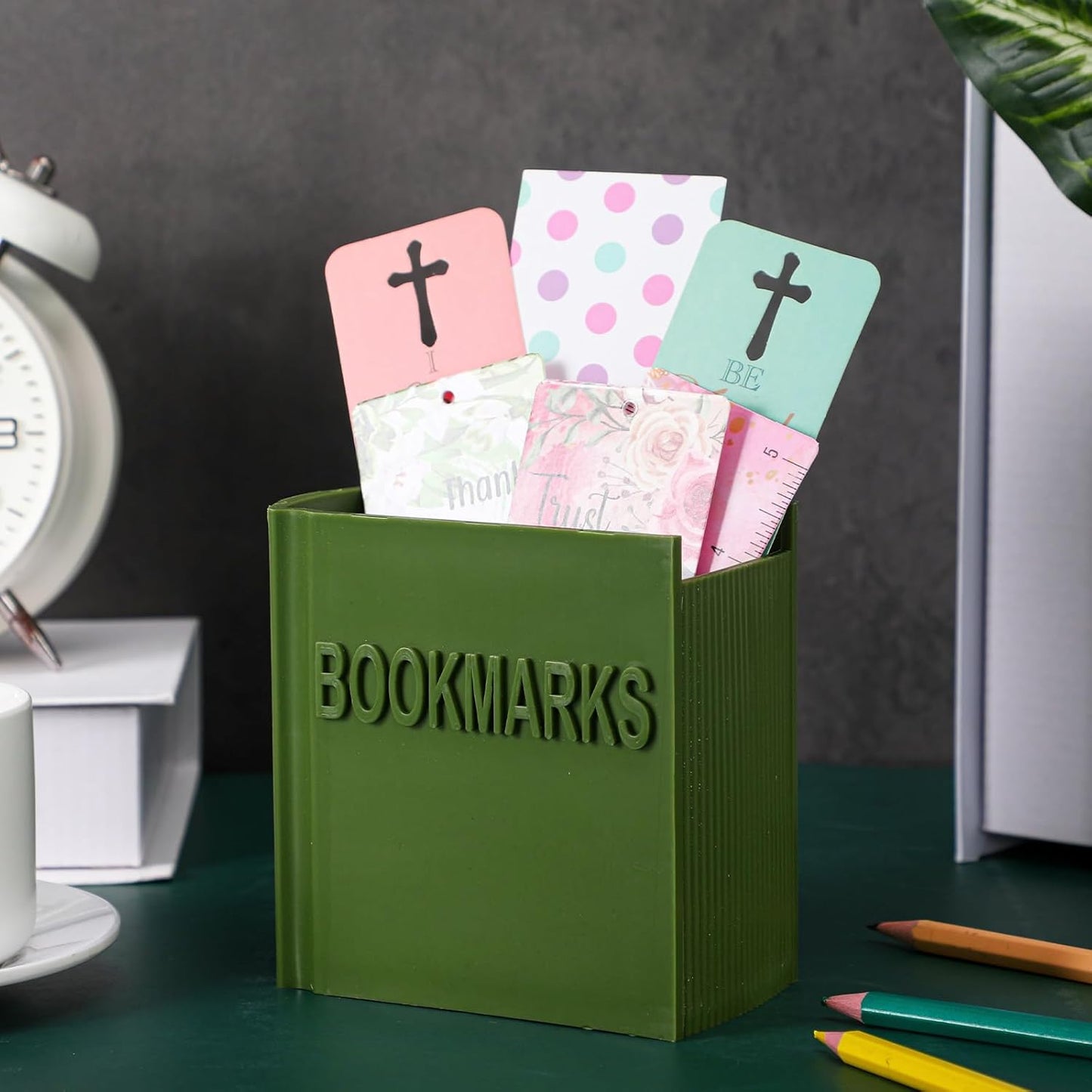 Honeydak 3D Printed Book Shaped Bookmark Holder Book Lover Gift Bookish Accessory Office Desk Supplies Funny Bookmark Accessories End of Year Gift for Teacher(Green)