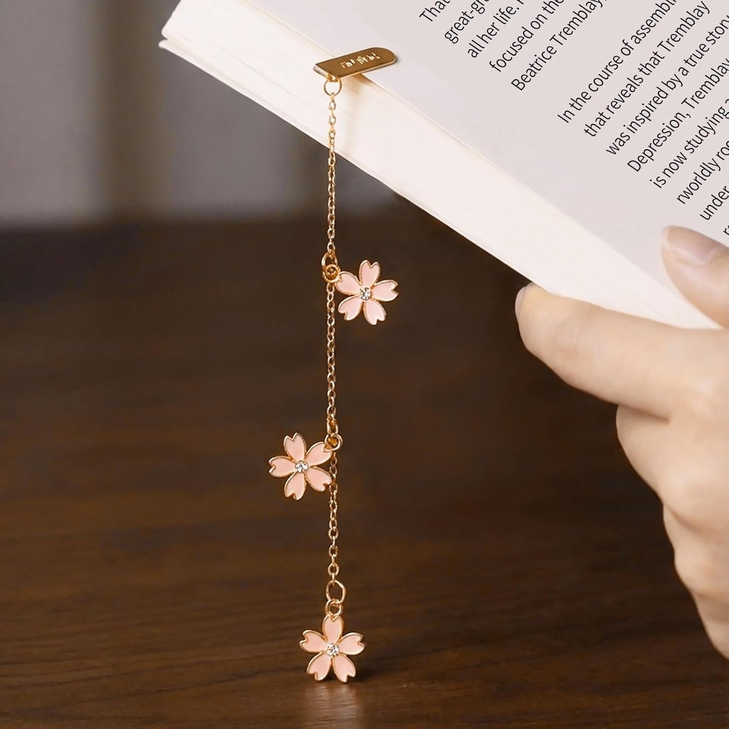 Metal Bookmarks for Women, Cute Japanese Cherry Blossom Bookmark Set of 4 with Chain, Pretty Floral Book Marks, Fancy Reading Accessories and Bookish Gifts for Book Lovers