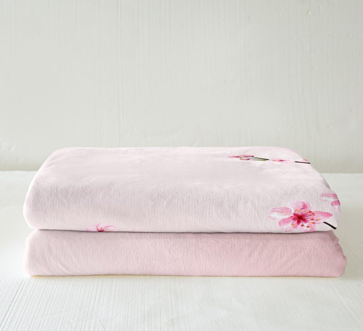 Girls Cherry Blossoms Fleece Blanket Women Floral Sakura Flowers Branch Sherpa Throw Blanket for Bed Sofa Couch Decor Pale Pink Floral Plush Blanket Soft Japanese Spring Fuzzy BlanketTwin 60"x80"