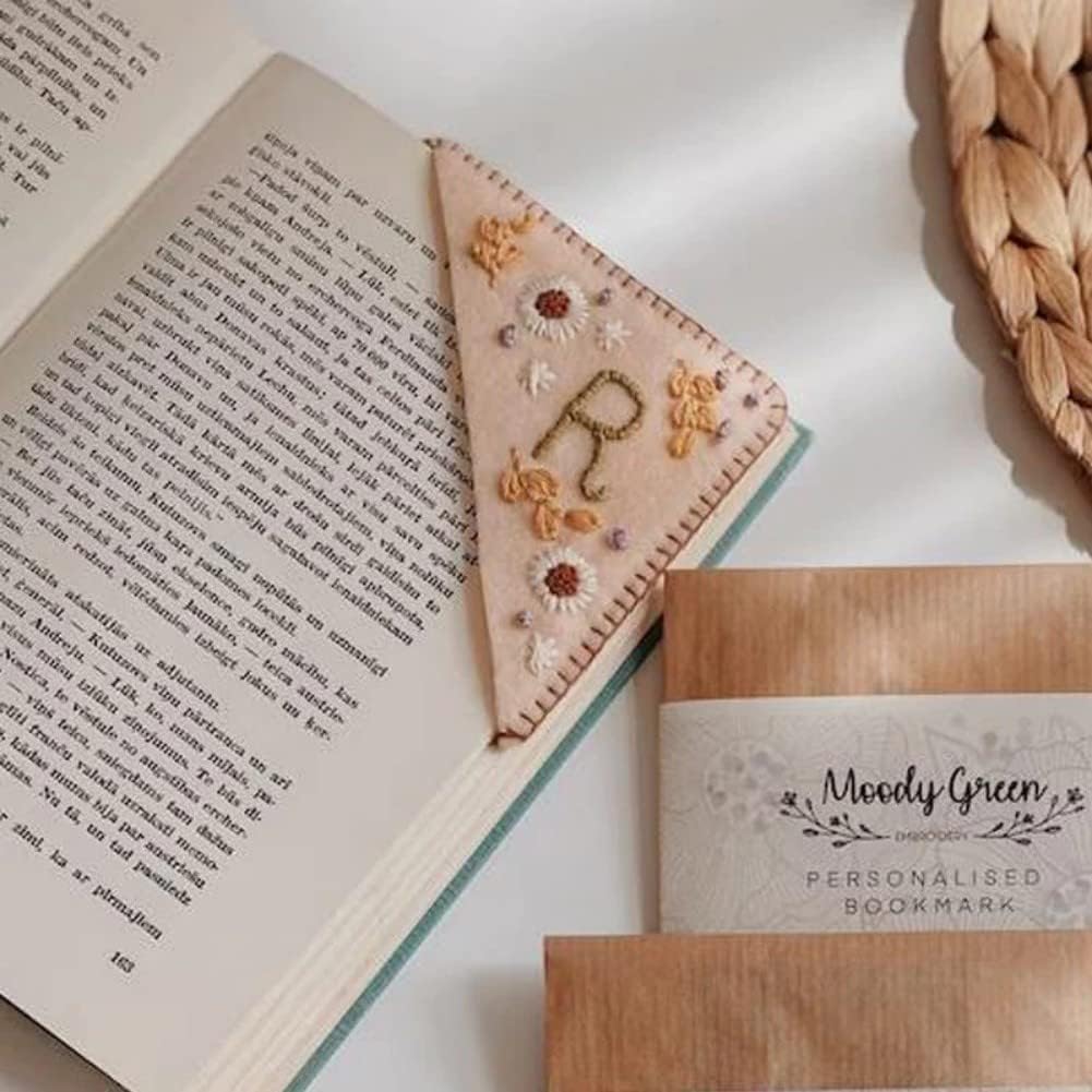 Personalized Hand Embroidered Corner Bookmark, 26 Letters Cute Flower Embroidered Corner Bookmark Embroidery Book Marker Clip for Book Lovers Bookmarks for Reading Lovers Meaningful GIF (Summer, M)