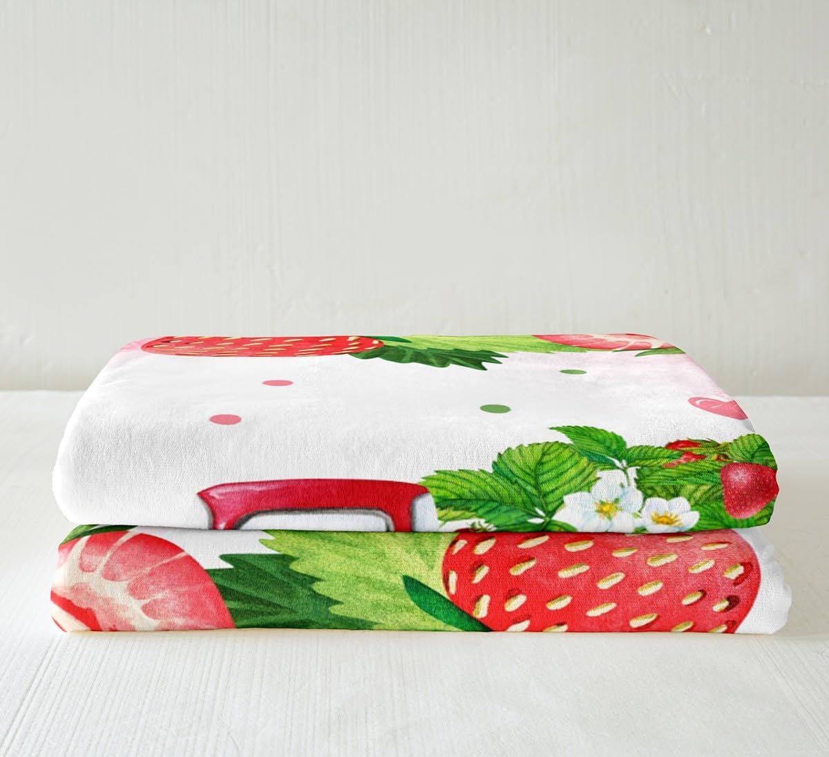 Strawberry Bed Blanket Strawberry Truck Throw Blanket Lightweight Soft Cozy Luxury Red Fruit Fleece Blanket Farmhouse Flannel Blanket for Sofa Bedroom Office Travel All Season(Twin 60"x80")