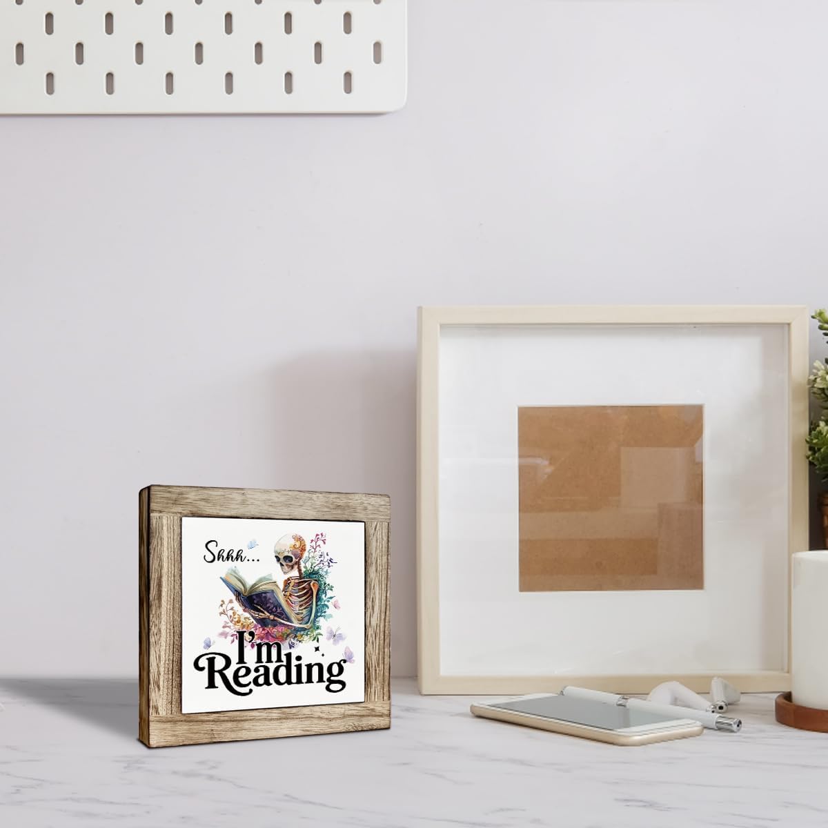 Library Quiet Wooden Sign, Shhh I'm Reading Sign, Nook Shelf Quiet Signs, Library Tabletop Decor, Classroom Book Desk Decoration, Rustic Wooden Tabletop Decor 5.9X5.9 Inches